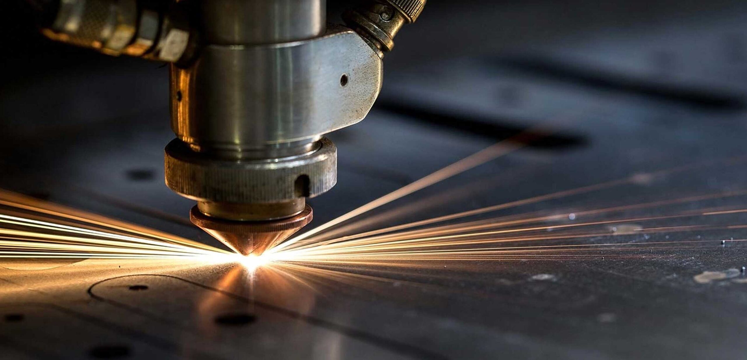 laserschneiden-ruethemann-technics-engineering-fertigung-faellanden Engineering und Fertigung im Leichtmetalbau Schweiz